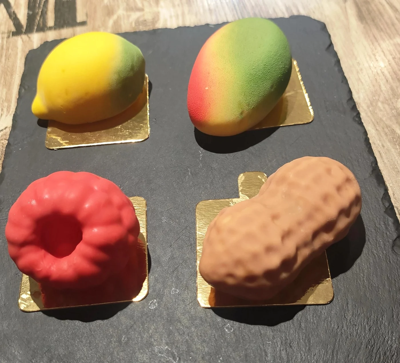 Sélection de pâtisseries trompe-l’œil fruitées